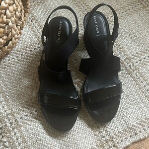 Anne Klein size 10 black heals